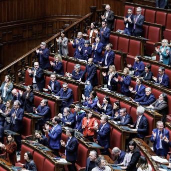 La oposición canta 'Bella Ciao' en protesta por la aprobación del decreto de seguridad Europa Press/Contacto/Roberto Monaldo