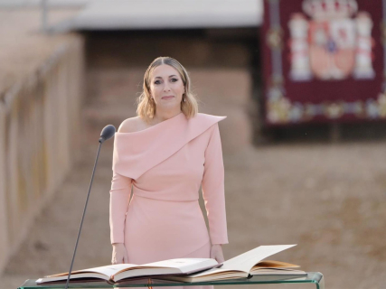 La presidenta de la Junta de Extremadura, María Guardiola, en su toma de posesión el 24 de abril de 2026 en el Anfiteatro Romano de Mérida JAVIER CINTAS/EUROPA PRESS