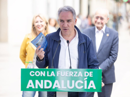 El vicesecretario de Política Autonómica y Municipal y Análisis Electoral del Partido Popular, Elías Bendodo, durante un acto de precampaña del PP en Málaga junto a la candidata Carolina España y al alcalde, Francisco de la Torre. PP MÁLAGA
