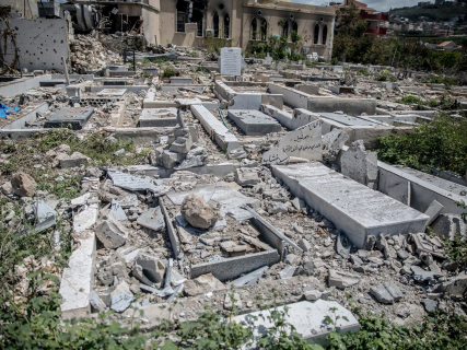Bombardeo israelí en un cementerio en Mansuri, Líbano Europa Press/Contacto/Sally Hayden