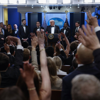 El presidente de Estados Unidos, Donald Trump, atiende a los medios en rueda de prensa tras el ataque fallido durante la Cena de Corresponsales, a 26 de abril de 2026  Europa Press/Contacto/Mehmet Eser