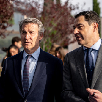 El presidente del PP, Alberto Núñez Feijóo, junto a Juanma Moreno Gabriel Luengas/EUROPA PRESS