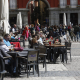 Bar, bares, gente, personas, persona, turismo en Madrid, turistas, turista, terraza, terrazas, salir, tomar algo, tomando algo, beber, bebiendo, comer, comiendo, Plaza Mayor EUROPA PRESS