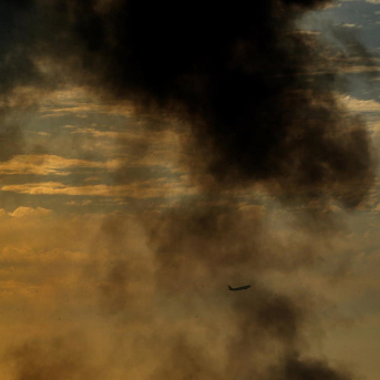 Columna de humo tras un bombardeo de Israel contra Líbano en abril de 2025 (archivo) Marwan Naamani/dpa