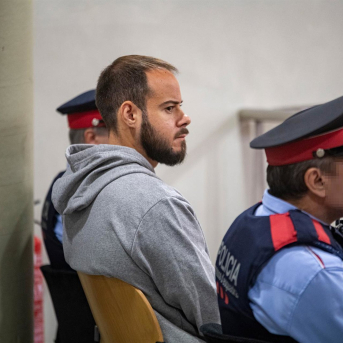 El rapero Pablo Hasel (2d) durante un juicio en la Audiencia de Lleida, a 23 de noviembre de 2022, en Lleida, Catalunya (España) Lorena Sopêna - Europa Press