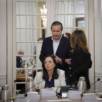 El síndic del PP, Nando Pastor, junto a la presidenta de Les Corts, Llanos Massó (Vox) José Cuéllar/Corts Valencianes