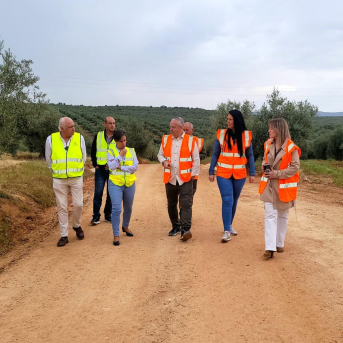 La Junta impulsa la mejora del camino rural Castellar de la Mata en Montizón