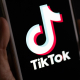 El logo de TikTok en un teléfono móvil (archivo) Monika Skolimowska/dpa