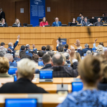 Votación en sesión plenaria del Parlamento Europeo celebrada en Bruselas. DAINA LE LARDIC / EUROPEAN PARLIAMENT