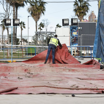 Agentes de la Policía Nacional investigan la atracción hinchable de Mislata Rober Solsona - Europa Press