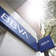 Imagen del nuevo logo del BBVA en una oficina del banco en Madrid. Eduardo Parra - Europa Press