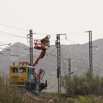 Imagen de las obras emergencias en el talud que se vio gravemente afectado en el temporal de este invierno. Foto: Europa Press. 