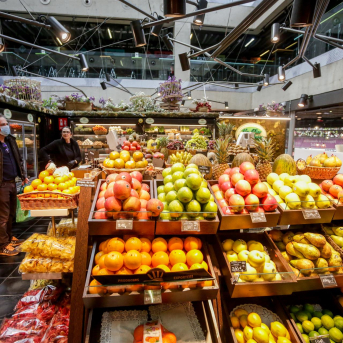 Frutas y verduras suben un 3,22% en una cesta de la compra de abril con alza “contenida”, según OCU