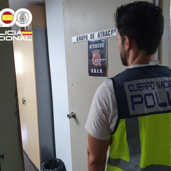 Agente de la Policía Nacional POLICÍA NACIONAL