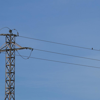 Un poste de luz, a 5 de diciembre de 2025, en Barberà del Vallès, Barcelona, Catalunya (España). David Zorrakino - Europa Press