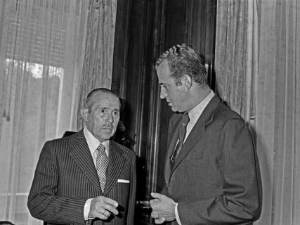 Carlos Arias Navarro y el rey Juan Carlos I