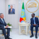 El ministro de Asuntos Exteriores, Gedion Timothewos (derecha), junto con el comisario de la Unión Europea para Asociaciones Internacionales, Josef íkela (izquierda) MINISTERIO DE EXTERIORES DE ETIOPÍA