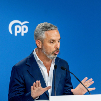 El vicesecretario de Hacienda, Vivienda e Infraestructuras del PP, Juan Bravo, durante una rueda de prensa, en la sede del PP, a 11 de agosto de 2025, en Madrid (España).  Ricardo Rubio - Europa Press