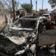 Palestinos junto a un vehículo bombardeado por el Ejército de Israel en la ciudad de Gaza, a pesar del alto el fuego en vigor en la Franja desde octubre de 2025 (archivo) Europa Press/Contacto/Rizek Abdeljawad