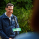 El presidente de la Junta de Andalucía y candidato a la reelección, Juanma Moreno atiende a los medios tras el recorrido por el Cinturón Verde. A 2 de mayo de 2026 en Córdoba, Andalucía (España).  Francisco J. Olmo - Europa Press