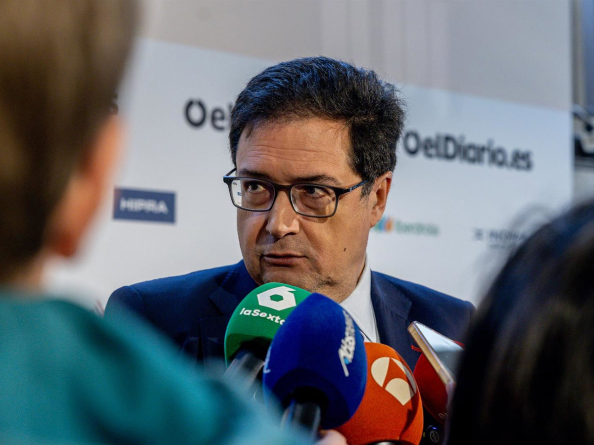El ministro para la Transformación Digital y de la Función Pública, Óscar López, atiende a los medios de comunicación. Ricardo Rubio - Europa Press