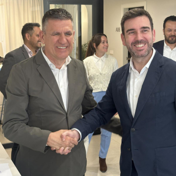Firma del acuerdo de colaboración entre Cemex y Ensenyem. CEMEX
