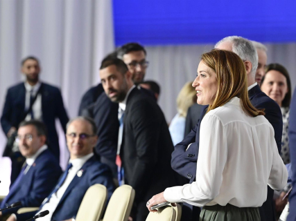 La presidenta del Parlamento Europeo, Roberta Metsola, durante la cumbre de la Comunidad Política Europea que se celebra este lunes en Ereván (Armenia) KAREN MINASYAN