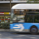 Un autobús de le Empresa Municipal de Transportes pasa por delante de oficina de empleo de Madrid Jesús Hellín - Europa Press