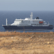 El crucero Hondius, frente a las costas de Cabo Verde | ELTON MONTEIRO / XINHUA NEWS / EUROPA PRESS