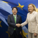 El ministro japonés de Asuntos Internos y Comunicaciones, Yoshimasa Hayashi, y la vicepresidenta ejecutiva de la Comisión Europea para Soberanía Tecnológica, Seguridad y Democracia, Henna Virkkunen LUKASZ KOBUS
