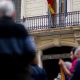 Varias personas durante una concentración convocada por ANC y Comissió de la Dignitat, frente a la Jefatura de Policía Nacional de Via Laietana, en una imagen de archivo Lorena Sopêna - Europa Press
