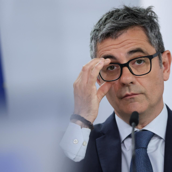 El ministro de la Presidencia, Justicia y Relaciones con las Cortes, Félix Bolaños, durante la rueda de prensa posterior al Consejo de Ministros, a 5 de mayo de 2026, en Madrid (España).  Alejandro Martínez Vélez - Europa Press