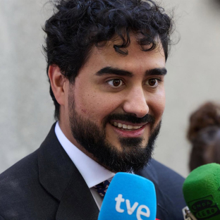 El líder de Se Acabó La Fiesta (SALF) y eurodiputado, Luis 'Alvise' Pérez, al salir de declarar en el Tribunal Supremo, a 11 de julio de 2025, en Madrid (España). Jesús Hellín - Europa Press El líder de Se Acabó La Fiesta (SALF) y eurodiputado, Luis 'Alvise' Pérez, al salir de declarar en el Tribunal Supremo, a 11 de julio de 2025, en Madrid (España). Jesús Hellín - Europa Press