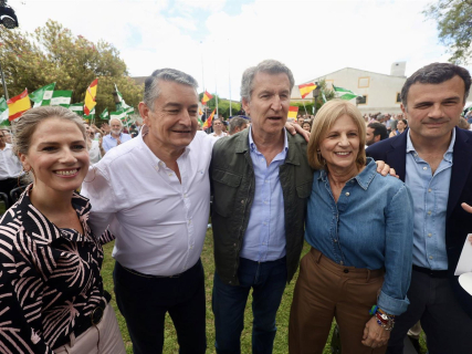El presidente del Partido Popular, Alberto Núñez Feijóo, participa en Jerez de la Frontera (Cádiz) en un acto del PP de Cádiz junto al candidato 'popular' de la provincia, Antonio Sanz. Nacho Frade - Europa Press
