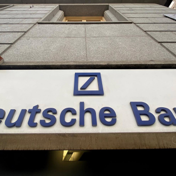 Cartel de Deutsche Bank en una sucursal de Madrid, España, a 7 de febrero de 2020. Eduardo Parra - Europa Press