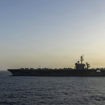Una embarcación estadounidense transita por el estrecho de Ormuz Us Navy/U.S. Navy / Zuma Press / Europa Press / Co