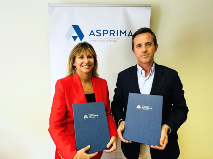 La presidenta de Asprima, Carolina Roca y el director comercial de Porcelanosa Grupo, Héctor Colonques García-Planas. FUNDACIÓN ASPRIMA