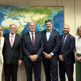 El eurodiputado del PSdeG subraya en Brasil el impulso al pacto con Mercosur con vigilancia sobre sus efectos