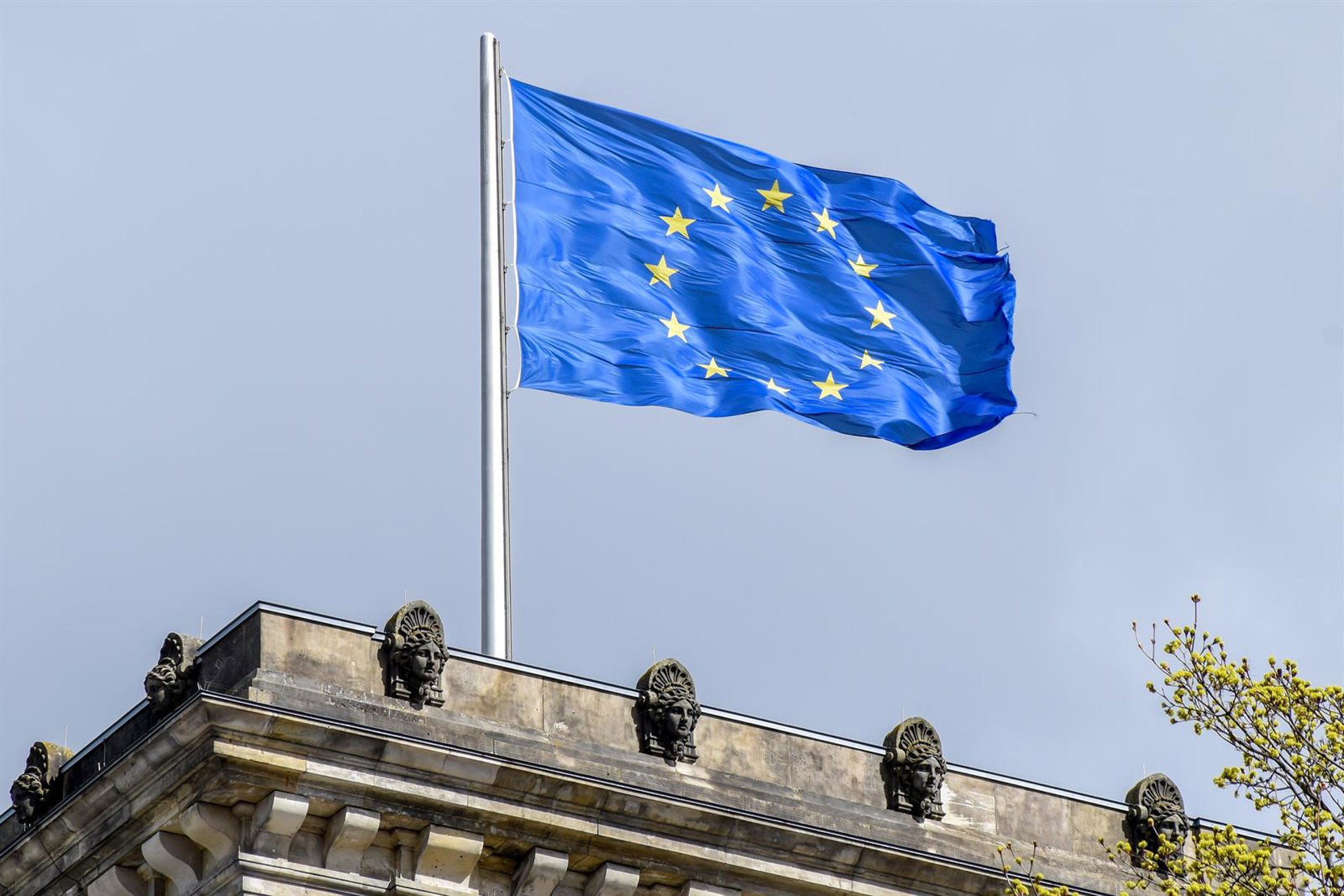 La bandera de la Unión Europea ondea en Berlín (Alemania) Europa Press/Contacto/Asya Semichayevskaya