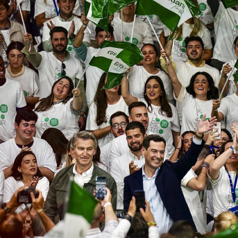 El presidente del PP de Andalucía y candidato a la reelección de la Presidencia de la Junta, Juanma Moreno, durante un acto de campaña. a 10 de mayo de 2026 en Málaga (Andalucía, España).  Álex Zea - Europa Press