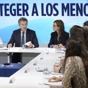 El líder del PP, Alberto Núñez Feijóo, se reúne en la sede del PP con la Plataforma Control Z, a los que expone su plan para proteger a los menores en internet y en redes sociales, a 11 de mayo de 2026, en Madrid (España). PARTIDO POPULAR El líder del PP, Alberto Núñez Feijóo, se reúne en la sede del PP con la Plataforma Control Z, a los que expone su plan para proteger a los menores en internet y en redes sociales, a 11 de mayo de 2026, en Madrid (España). PARTIDO POPULAR