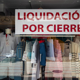 El escaparate de un comercio anunciando su liquidación por cierre Tomàs Moyà - Europa Press El escaparate de un comercio anunciando su liquidación por cierre Tomàs Moyà - Europa Press