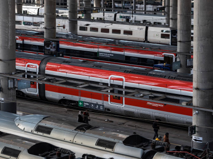 Viajeros cogen su tren en la estación de Madrid-Puerta de Atocha-Almudena Grandes Diego Radamés - Europa Press