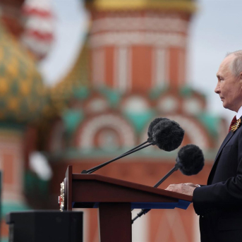 El presidente de Rusia, Vladimir Putin asiste al desfile militar conmemorativo del 81.º aniversario del Día de la Victoria.   Europa Press/Contacto/Russian Foreign Ministry's o