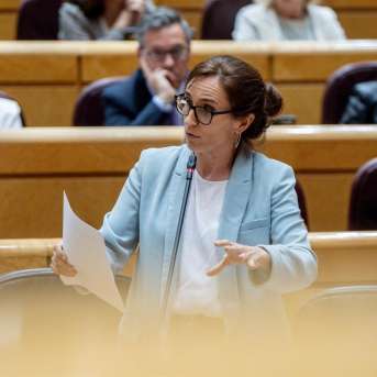 La ministra de Sanidad, Mónica García, interviene durante una sesión plenaria del Senado, a 12 de mayo de 2026, en Madrid (España). Ricardo Rubio - Europa Press