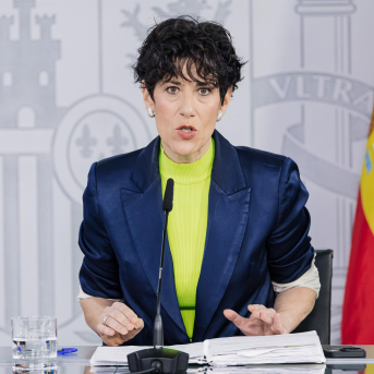 El Gobierno se abre a eximir de cuotas a las mariscadoras y exige a la Xunta paralizar la producción