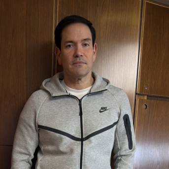 El secretario de Estado de Estados Unidos, Marco Rubio, desde el avión presidencial Air Force One STEVEN CHEUNG EN X