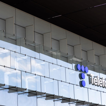 Fachada de la sede de Telefónica TELEFÓNICA Fachada de la sede de Telefónica TELEFÓNICA