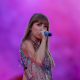 La cantante Taylor Swift durante la primera de sus dos actuaciones en el Estadio Santiago Bernabéu, a 29 de mayo de 2024, en Madrid (España).  Ricardo Rubio - Europa Press
