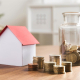 Un hogar medio en España necesita 11 años para ahorrar cada mes el 20% de su salario bruto, según Pisos.Com. PISOS.COM